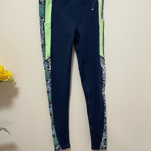 New FP Movement Run Remix Leggings /
Daisy Check Combo
Retail $98
NWOT - Picture 6 of 12